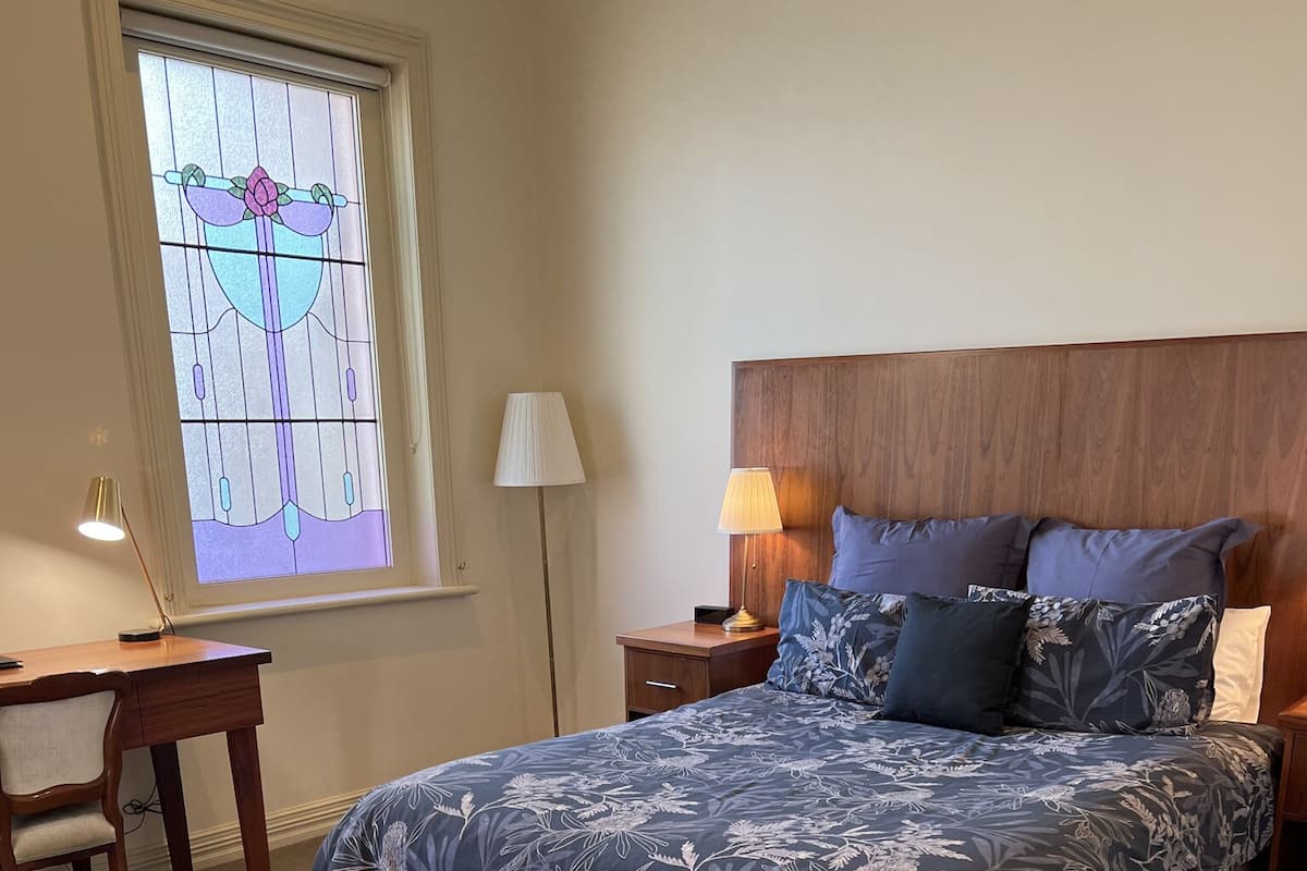 Executive suite, 1 slaapkamer, niet-roken, bubbelbad | 1 slaapkamer, luxe beddengoed, een minibar, een bureau