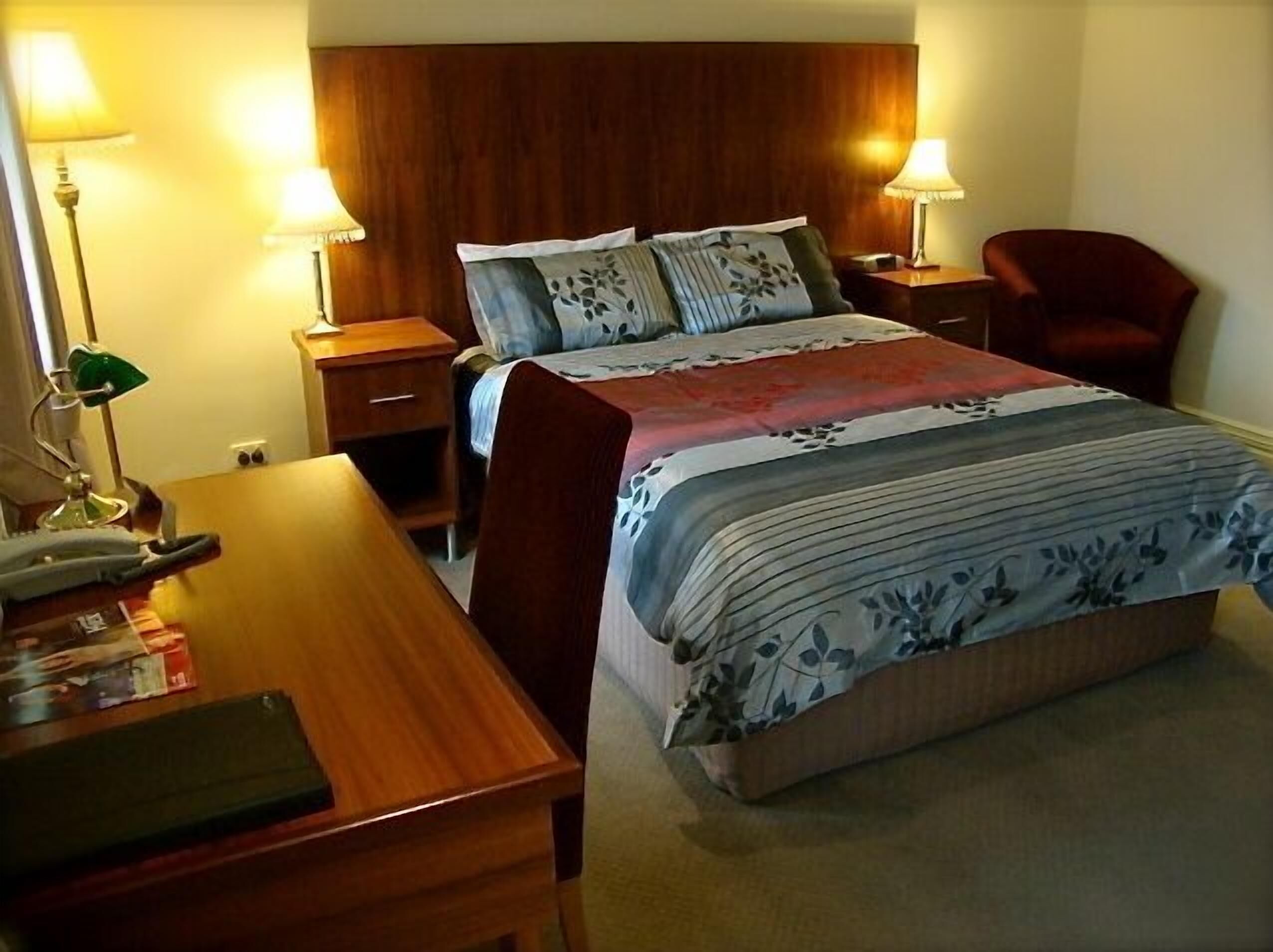 Ropa de cama de alta calidad, minibar y escritorio 