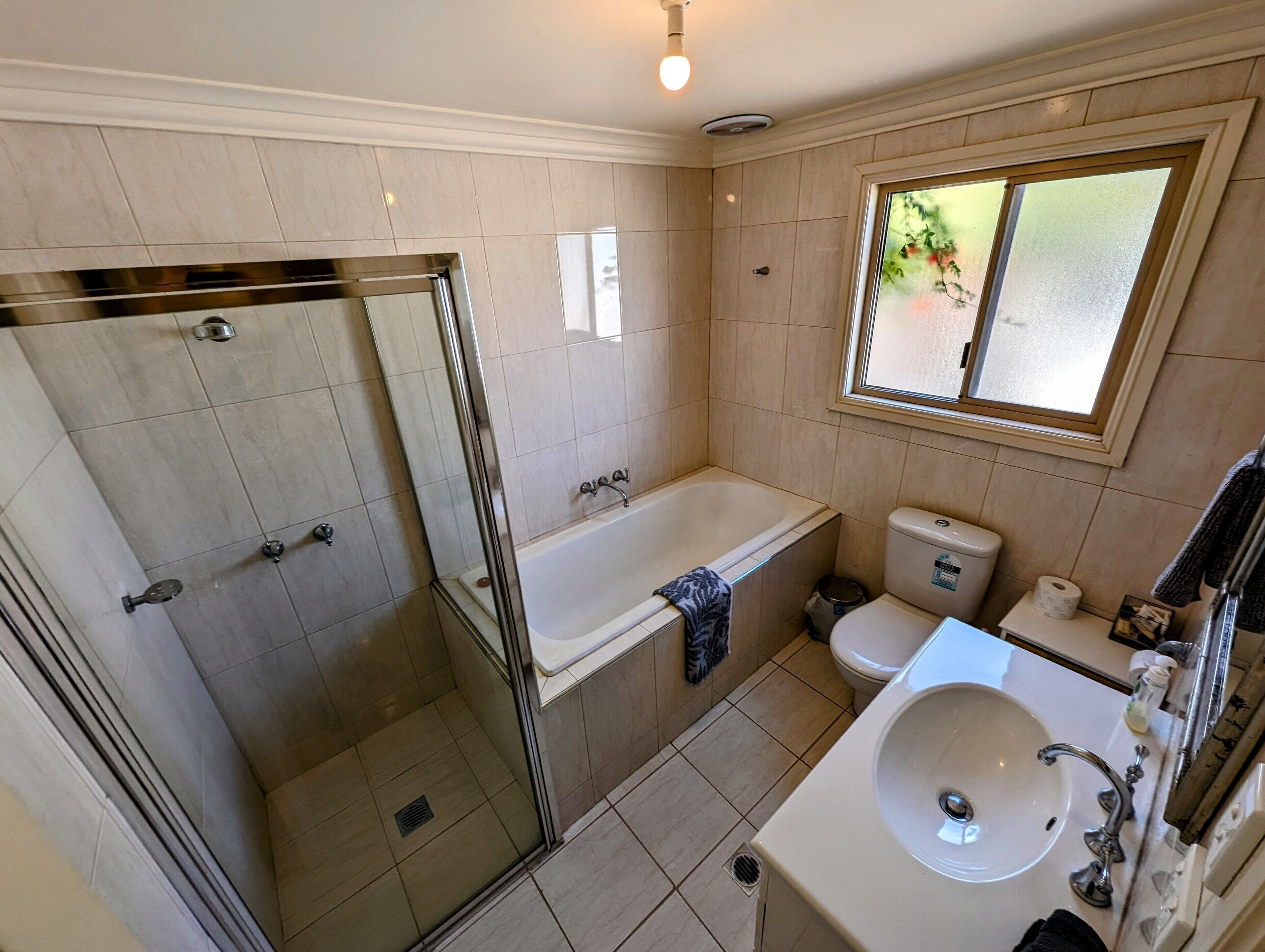 family cottage @ chapel street (4 km), 2 bedrooms  | bathroom | separate bathtub and shower, jetted bath, hair dryer, towels