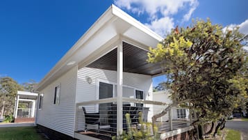 Standard-Villa, 2 Schlafzimmer, Küche, Poolseite (Beach Villa 4.5 Star) | Terrasse/Patio