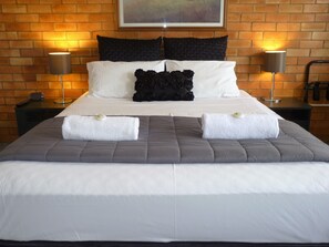 Premium bedding, desk, iron/ironing board, free WiFi - Sunseeker Motel (Scarness)