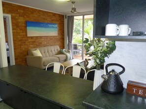 40-inch flat-screen TV with digital channels, TV, DVD player - Sunseeker Motel (Scarness)
