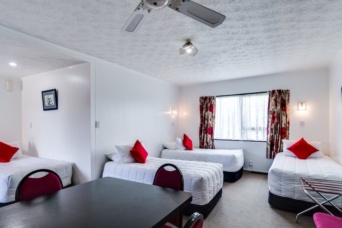 Desk, WiFi (free), bed sheets