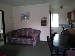 32–tuumainen LCD-televisio, jossa kaapelikanavat