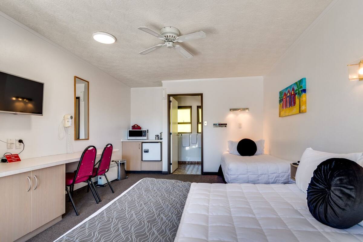 Desk, WiFi (free), bed sheets