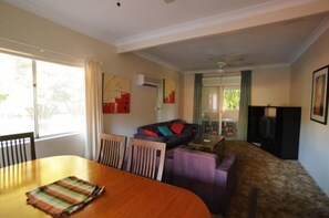 Living area - Amber Court Motel, Coonabarabran (Coonabarabran)