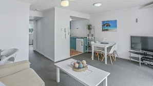 Unclassified image, 4 of 85, button - Surfers Beach Resort 2 (Surfers Paradise)