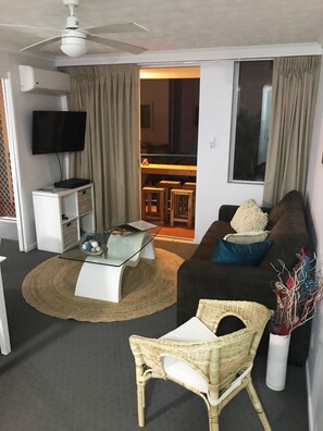 Departamento estándar, 1 habitación, cocina | Área de sala de estar | Televisión de pantalla plana