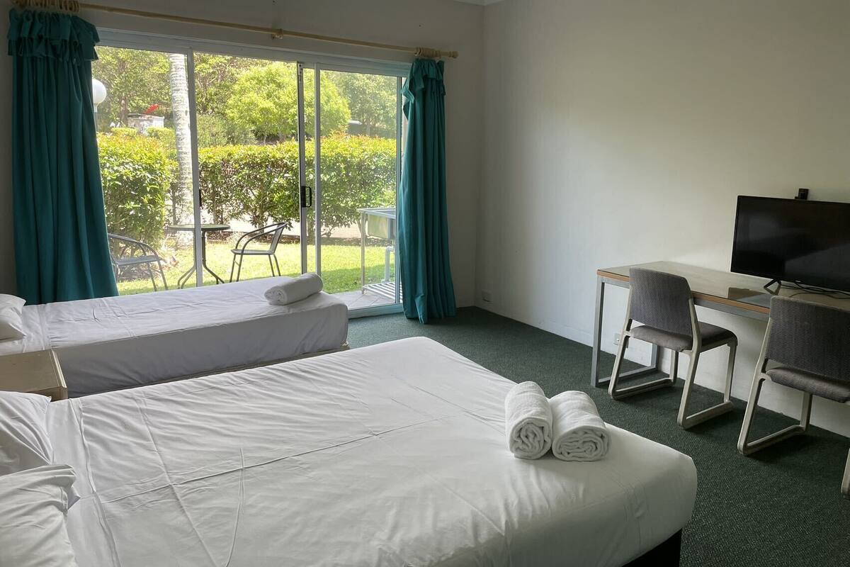 Standardzimmer, Nichtraucher, Balkon (1 Queen 1 Single)