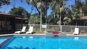 Piscina externa sazonal