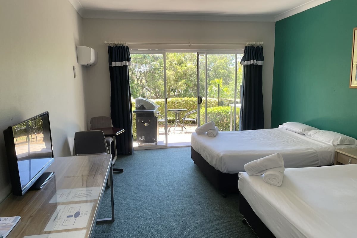 Desk, laptop workspace, free WiFi, bed sheets