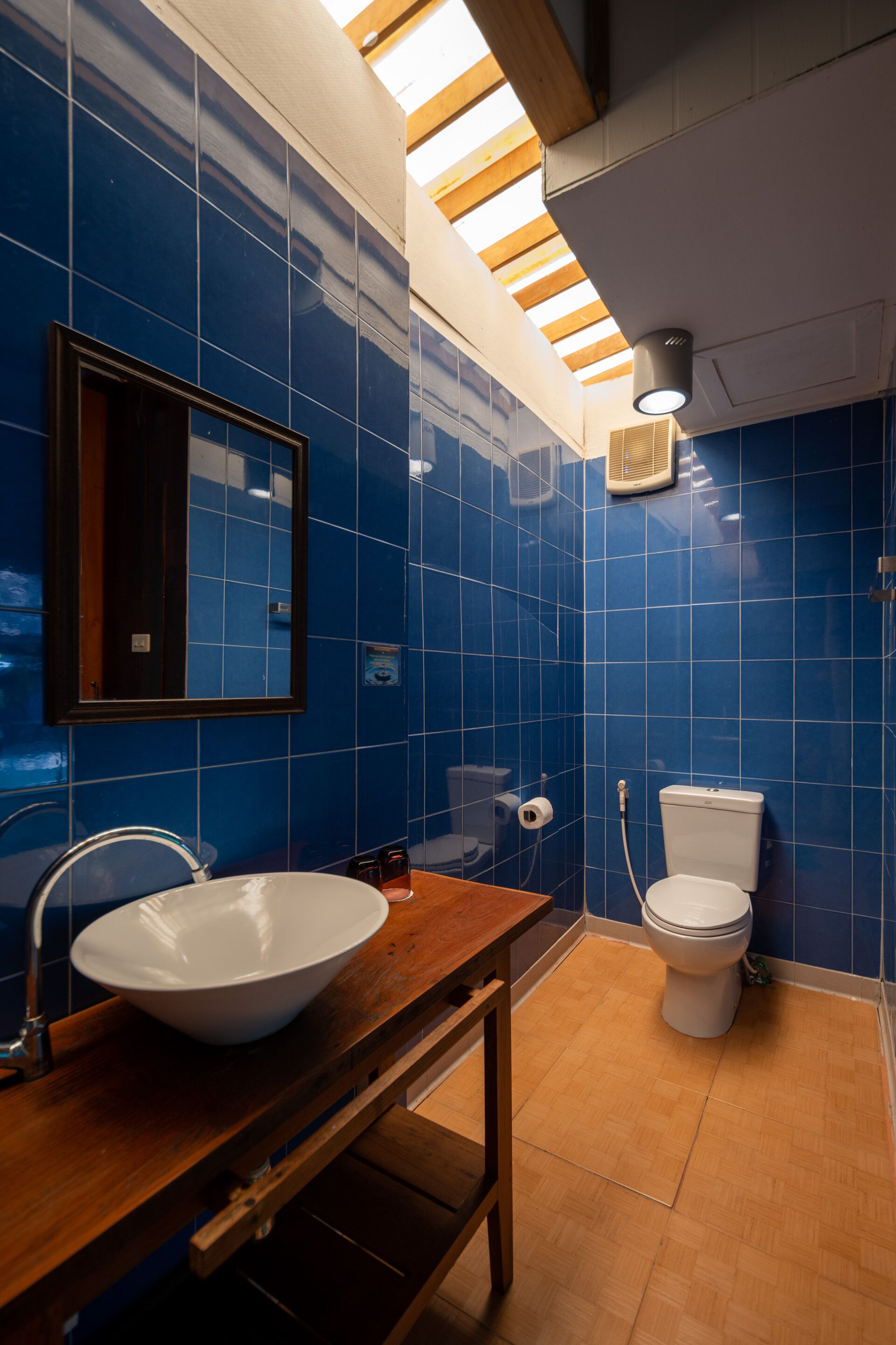 stage 2 singles | bathroom | shower, free toiletries, towels