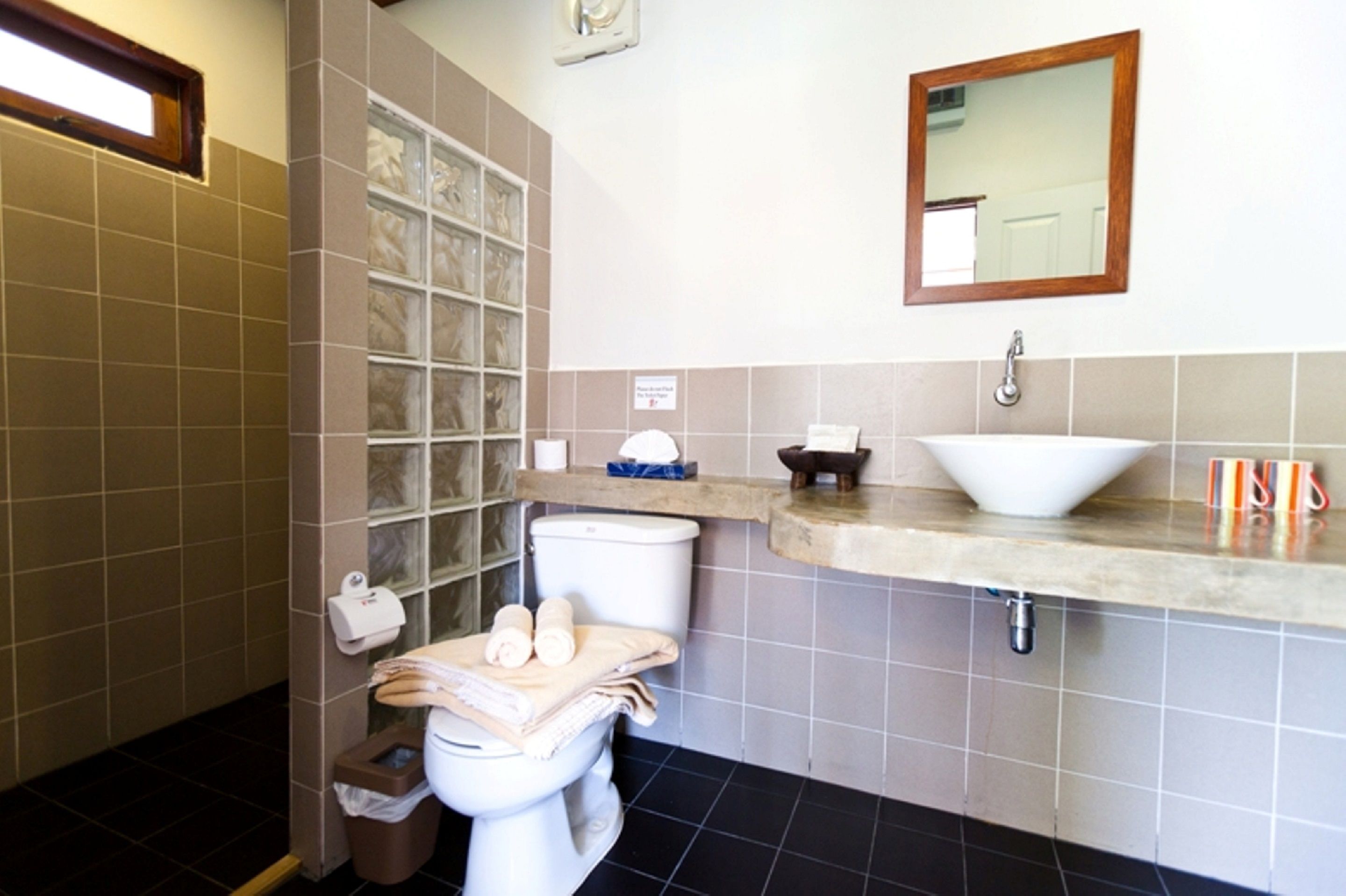 shower, free toiletries, towels