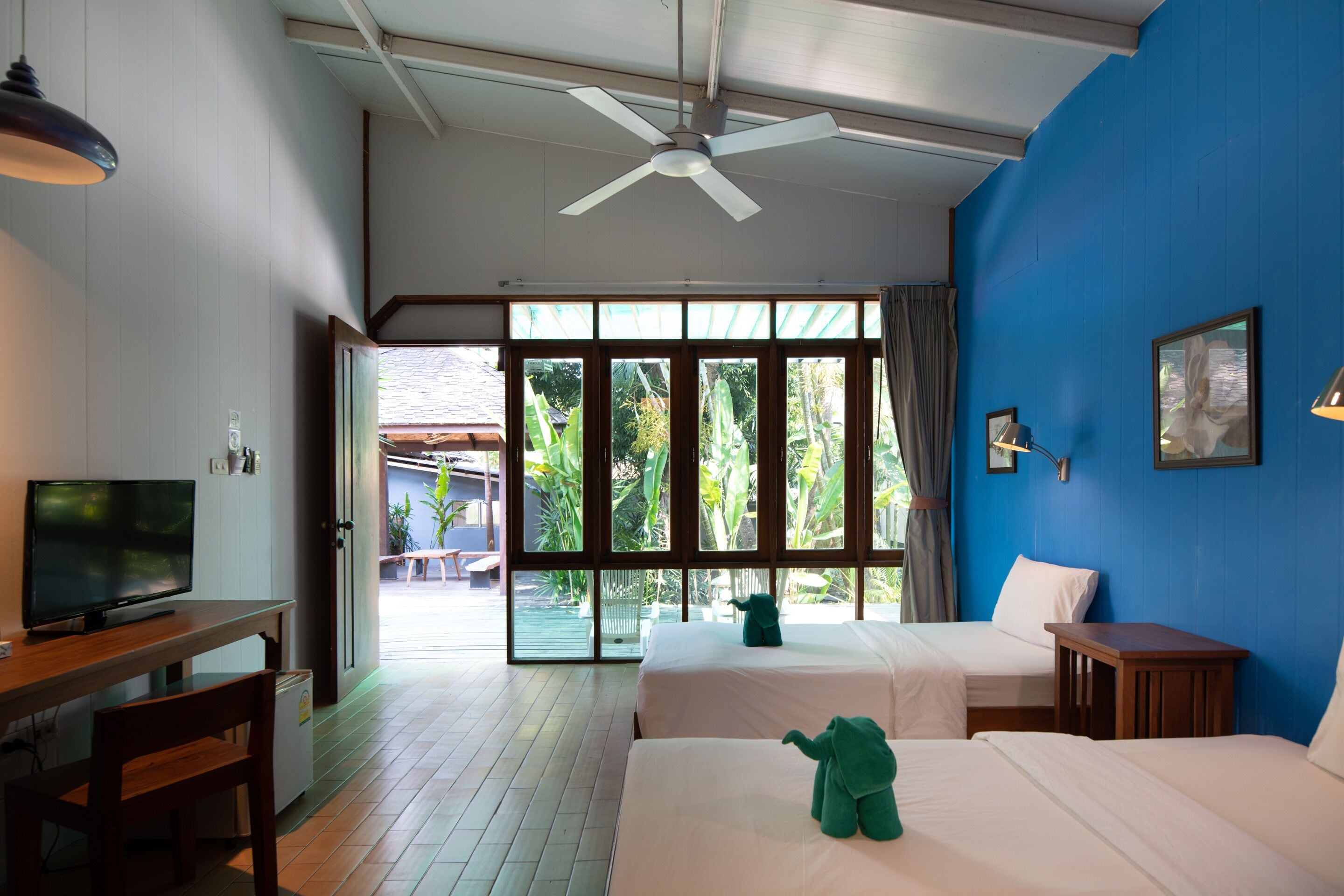 stage 2 singles | garden view