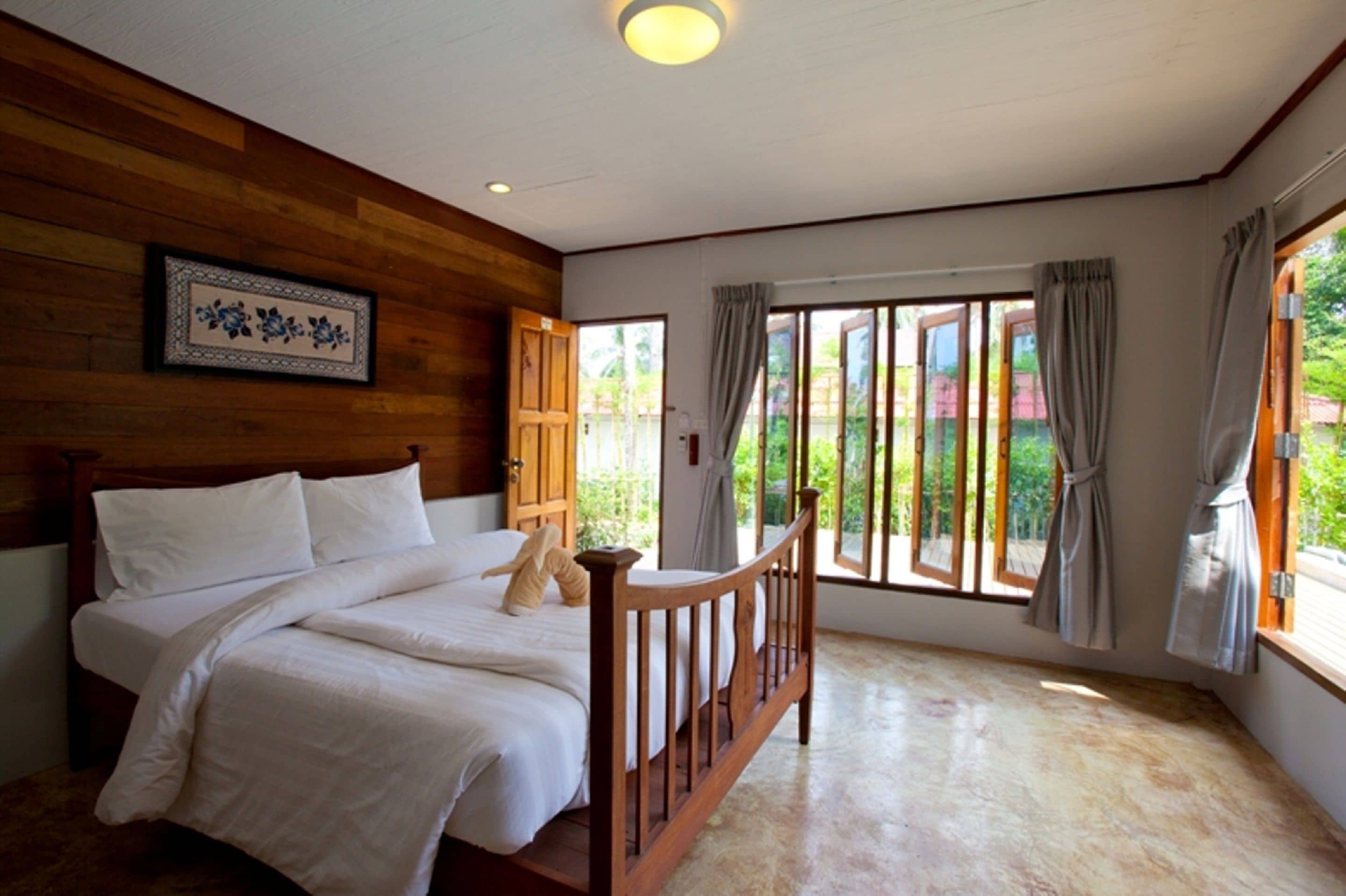 in-room safe, desk, laptop workspace, blackout curtains