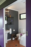 X - Contemporary Open Plan Standalone Studio | Bathroom | Combined shower/tub, deep soaking tub, designer toiletries, hair dryer