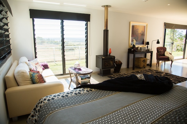 Purple Retreat Cottage | 1 bedroom, premium bedding, individually decorated