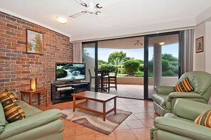 Courtyard Two Bedroom | Living room | Flat-screen TV, DVD player, iPod dock - Windward Passage Holiday Apartments (Golden Beach)