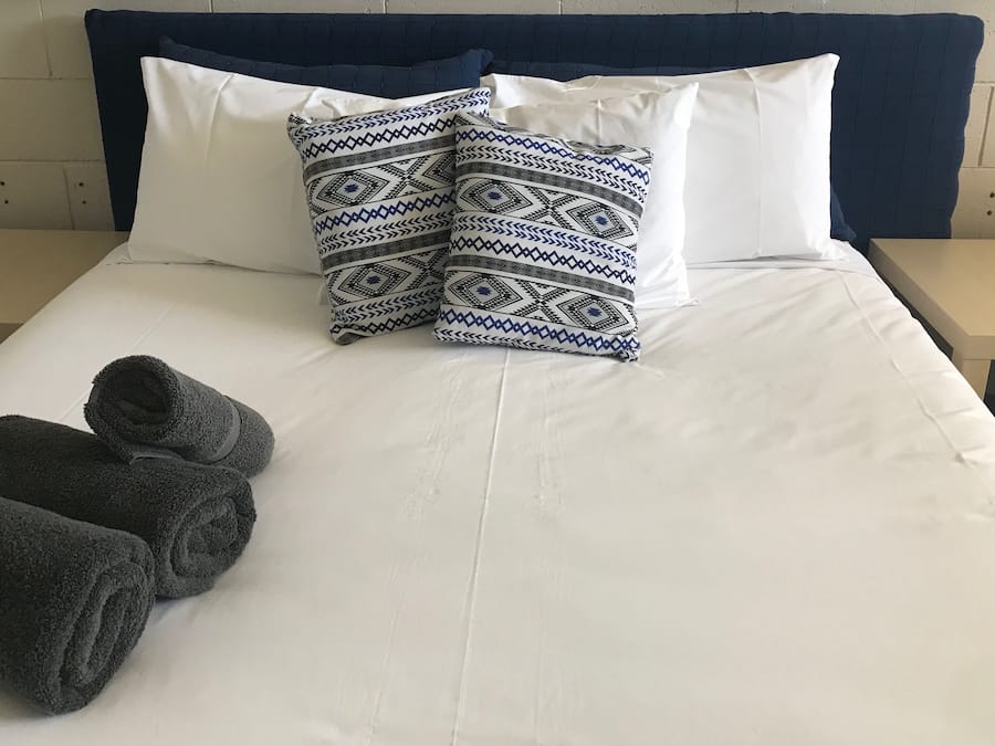 Triple Room | Iron/ironing board, WiFi, bed sheets