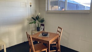 Superior Room | Living area | LCD TV - Motel Wellington (Wodonga)