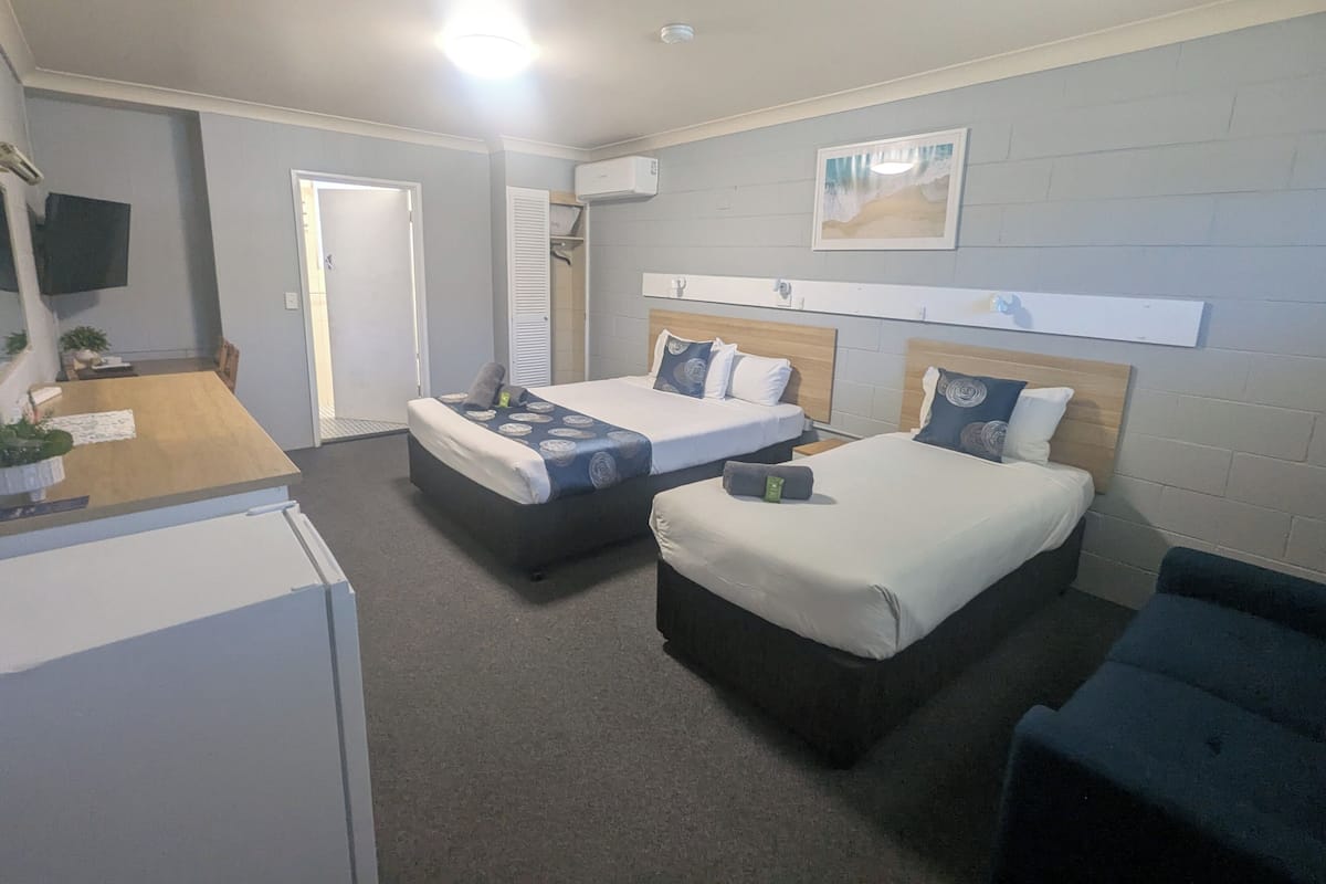 Twin Room | Iron/ironing board, WiFi, bed sheets
