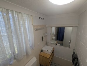雙床房, 非吸煙房 | 浴室 | 淋浴設備、免費盥洗用品、吹風機、毛巾