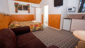 Standard Studio, Non Smoking, Kitchen (Boronia Room only) | Laptop workspace, iron/ironing board, free WiFi