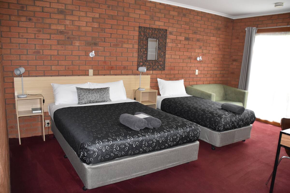 Twin Room | Iron/ironing board, cots/infant beds, free WiFi