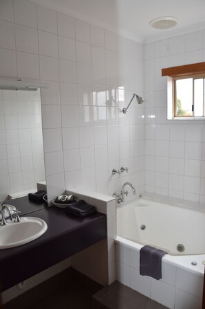 Executive Spa Suite | Private spa tub