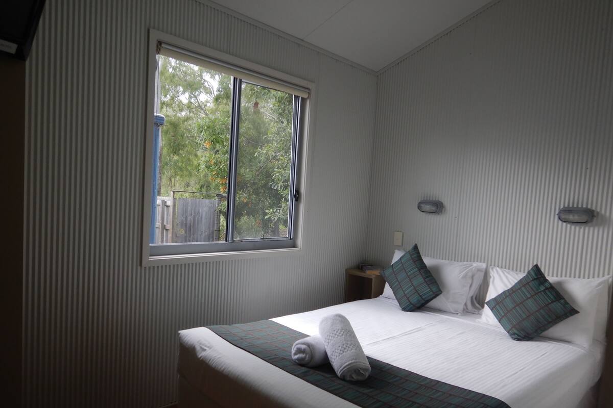 Phòng Suite dành cho gia đ ình, 2 phòng ngủ, không hút thuốc, bếp (Holiday Villa) | 2 phòng ngủ, bàn ủi/dụng cụ ủi quần áo 