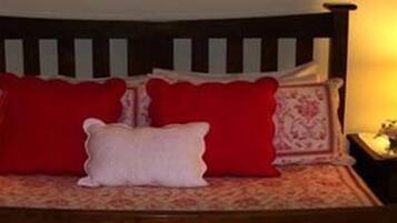 Standard Room, 1 Queen Bed | Free WiFi