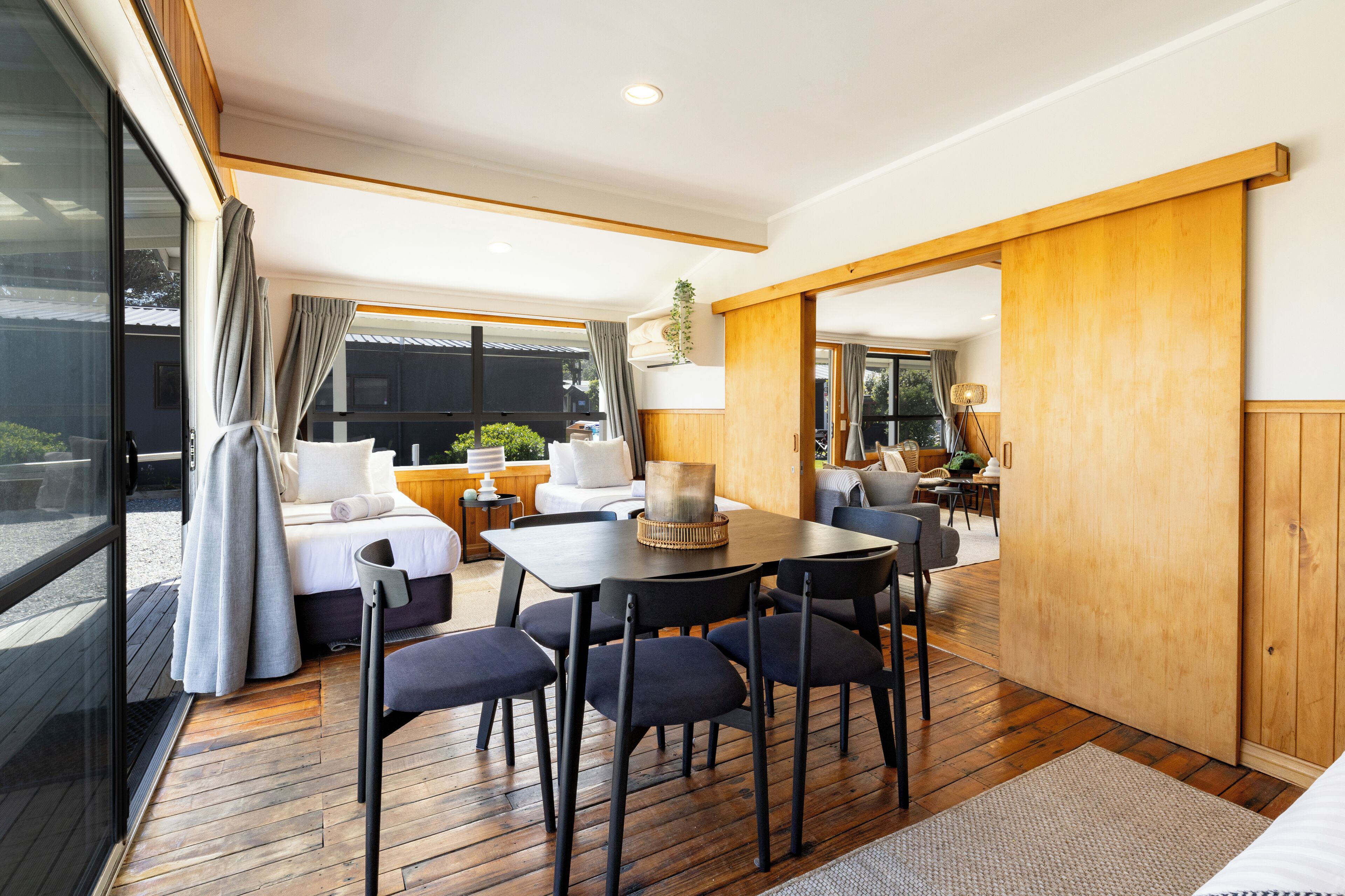 Family Studio, Kitchenette (Motel Unit 6) | Living area