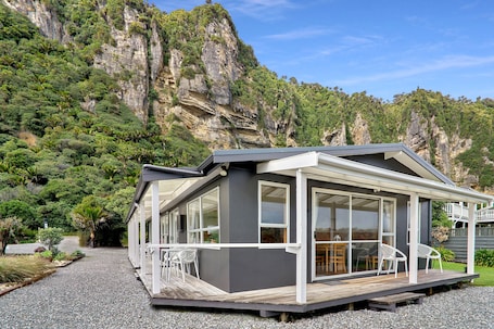 Exterior. Punakaiki Beachfront Motels