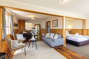 Living area - Punakaiki Beachfront Motels (Punakaiki)