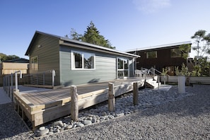 Cabin, 2 Bedrooms, Accessible, Kitchen | Garden view