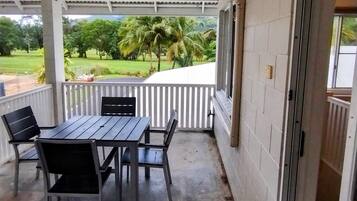 Familienapartment, 3 Schlafzimmer, Blick auf den Golfplatz | Terrasse/Patio