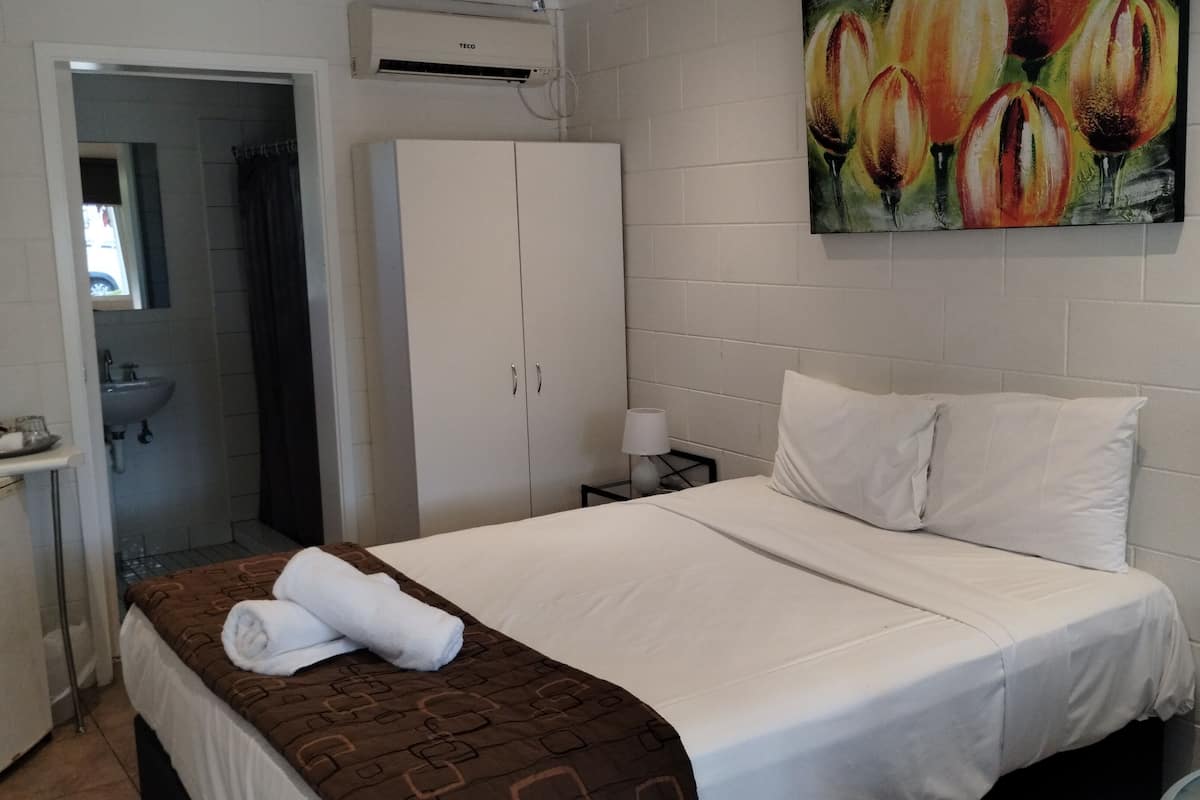 Basic Double Room, Ensuite | Gebar bulu kapas, tilam berlapik, ruang kerja komputer riba
