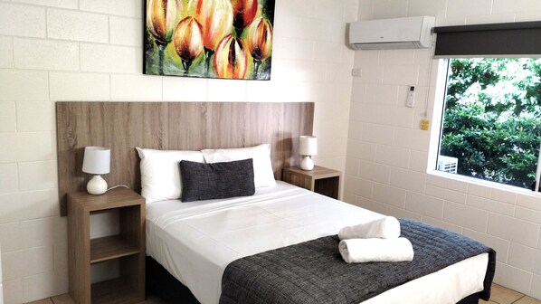 ألحفة محشوة بالريش وأسرّة بطبقة علوية مريحة ومساحة عمل للكمبيوتر المحمول