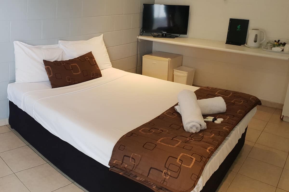 Economy Room, Shared Bathroom | Gebar bulu kapas, tilam berlapik, ruang kerja komputer riba