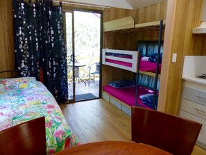 Chalet rustique familial, 1 chambre | Literie de qualité, bureau, fer et planche à repasser