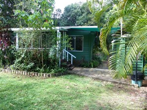 Cabin 2 - Green (External Bathroom) - Lake Eacham Tourist Park & Self Contained Cabins (Lake Eacham)
