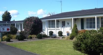 Colonial Court Motel