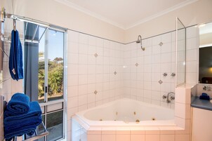 Spa Unit | 浴室 | 免费洗浴用品、吹风机、毛巾、肥皂