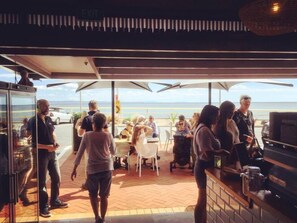 Cafe - Twenty Two North (Forster)