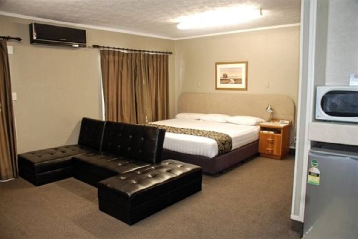 WiFi (free), bed sheets