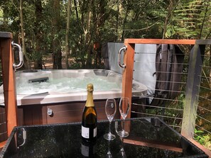 Bush Spa Cottage | Terrace/patio - Wanderers Retreat Port Stephens (Boat Harbour)