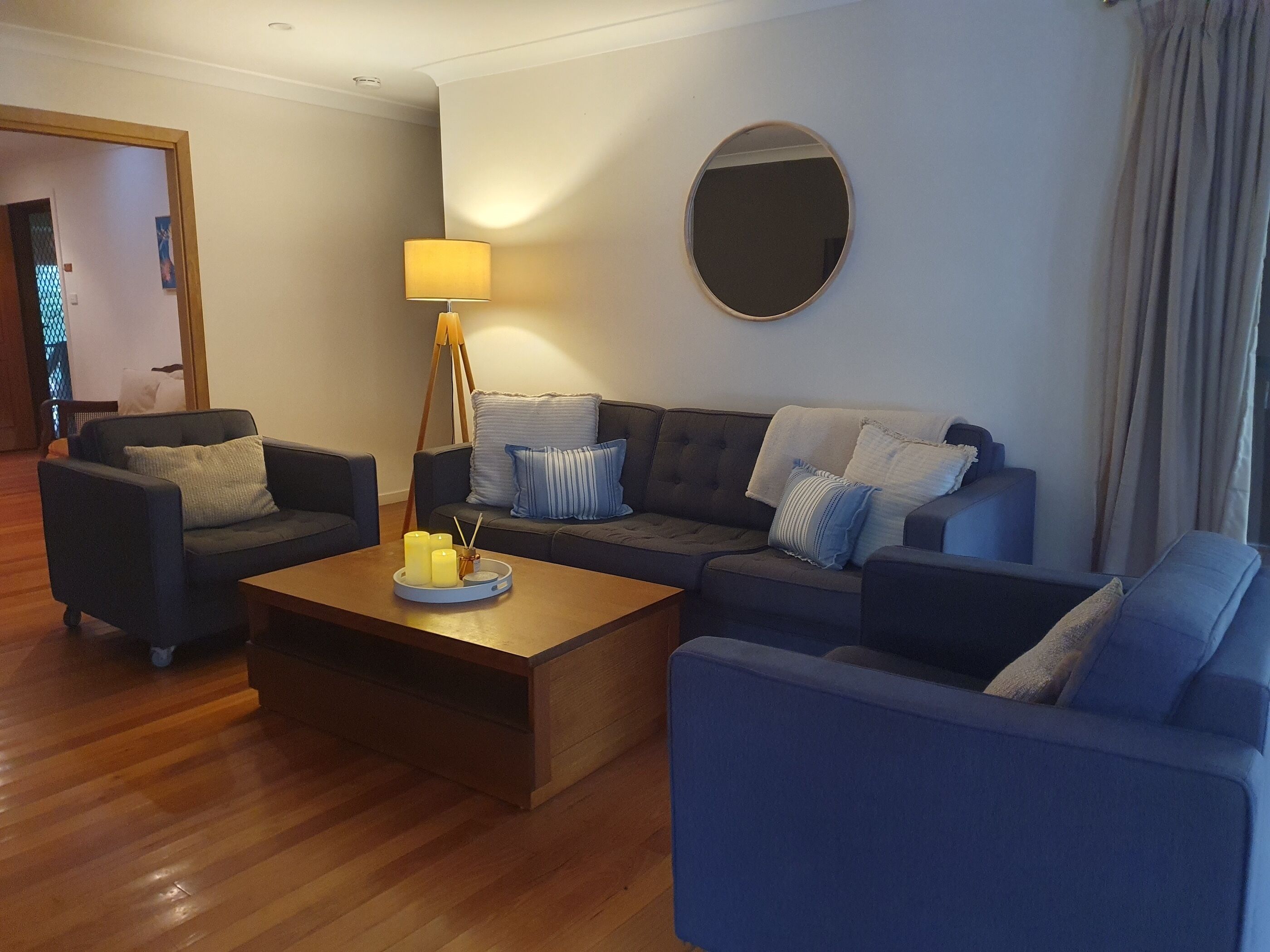 Casa familiar (Beach Spa) | Zona de estar | Televisión LED de 43 pulgadas con canales digitales, una televisión