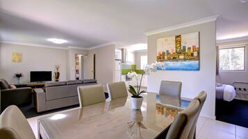 Apartment, 4 Bedrooms, Kitchen | Living area