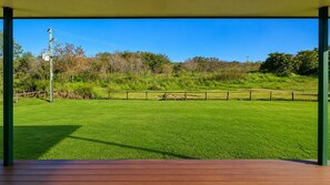 Garden view - Heritage Lodge Motel (Richmond Hill)