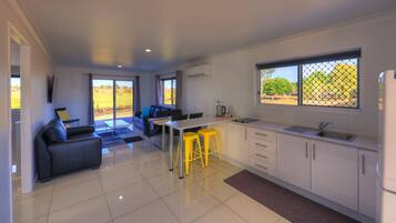 Departamento | Tabla de planchar con plancha, wifi gratis y ropa de cama